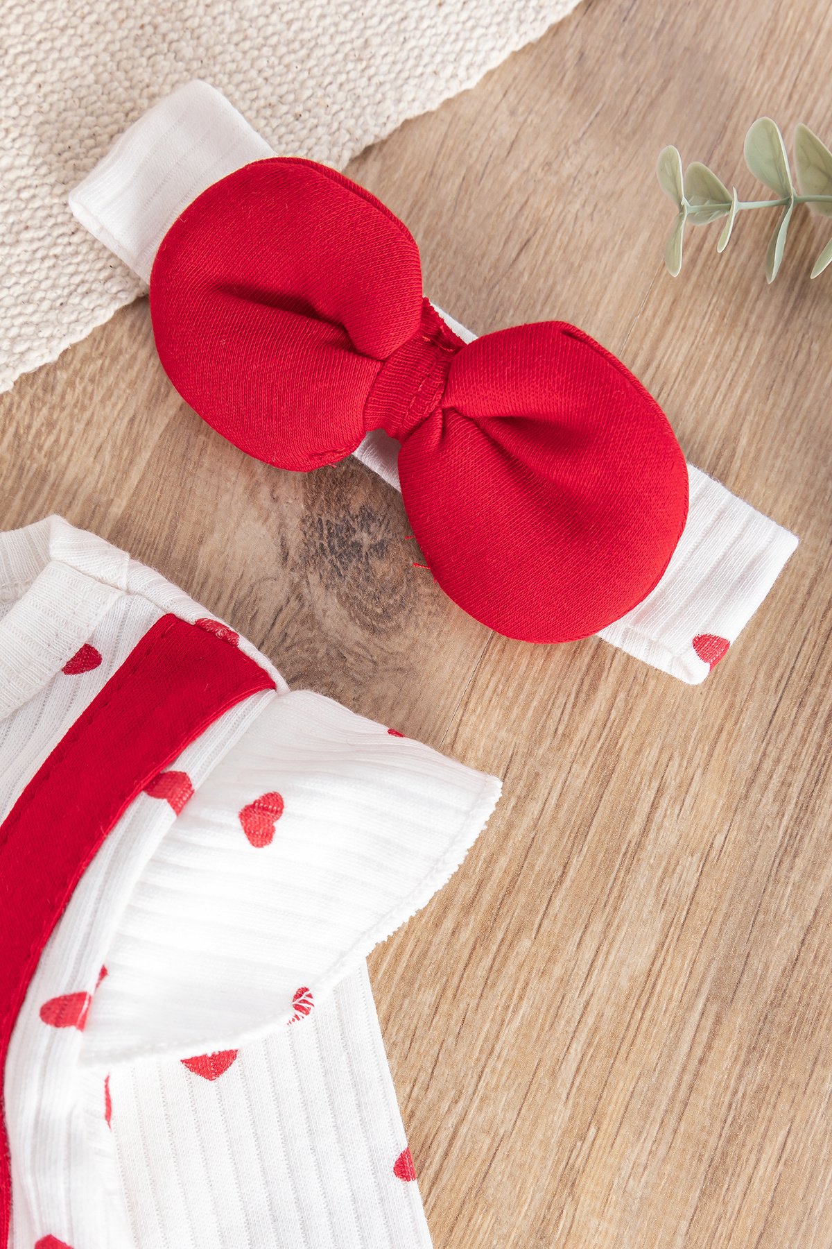 Kalp Desenli Fiyonklu Bandanalı Kız Bebek Tulum