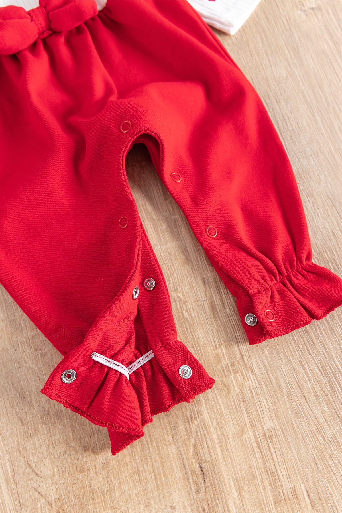 Kalp Desenli Fiyonklu Bandanalı Kız Bebek Tulum