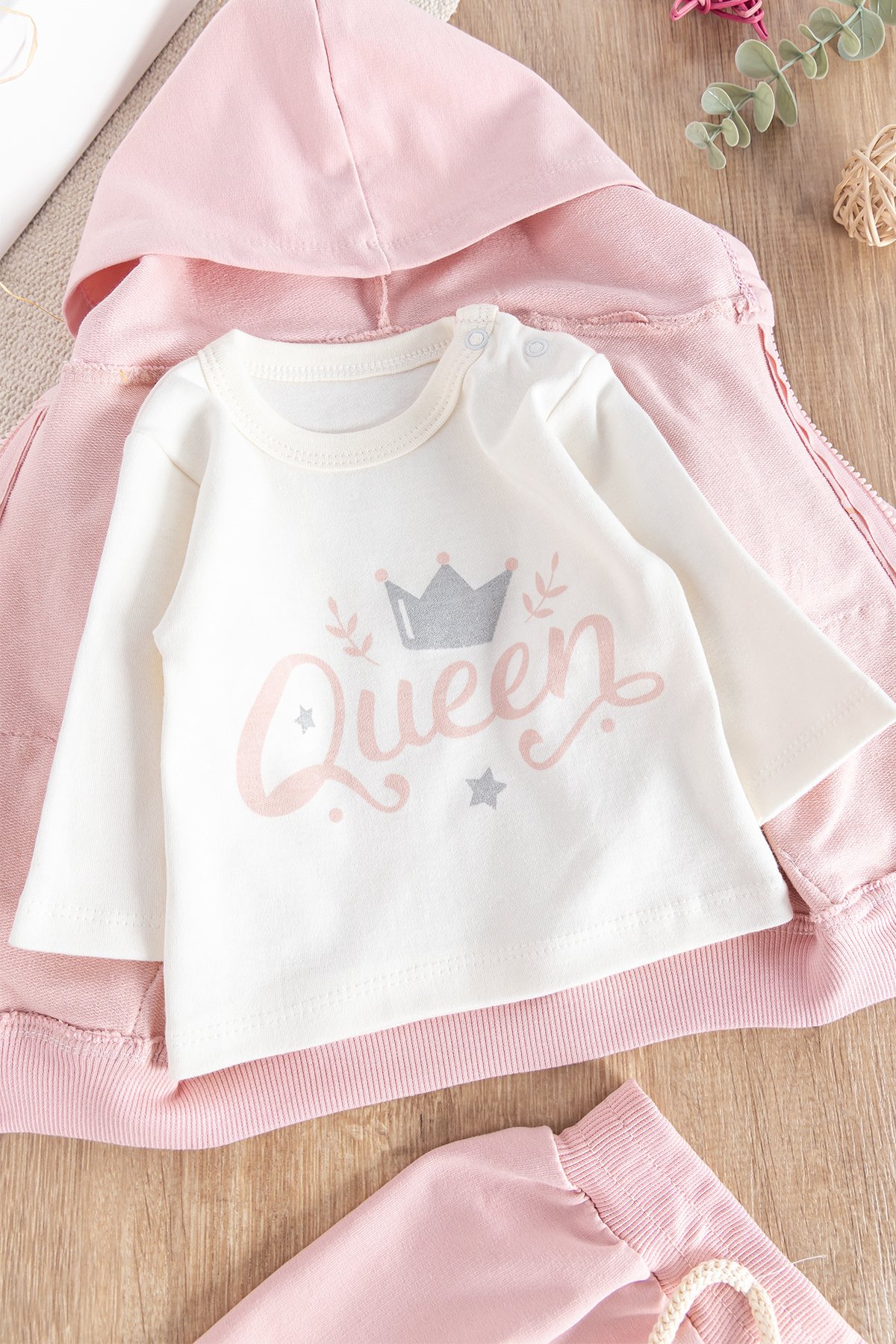 Queen Baskılı 3'lü Hırkalı Kız Bebek Takım