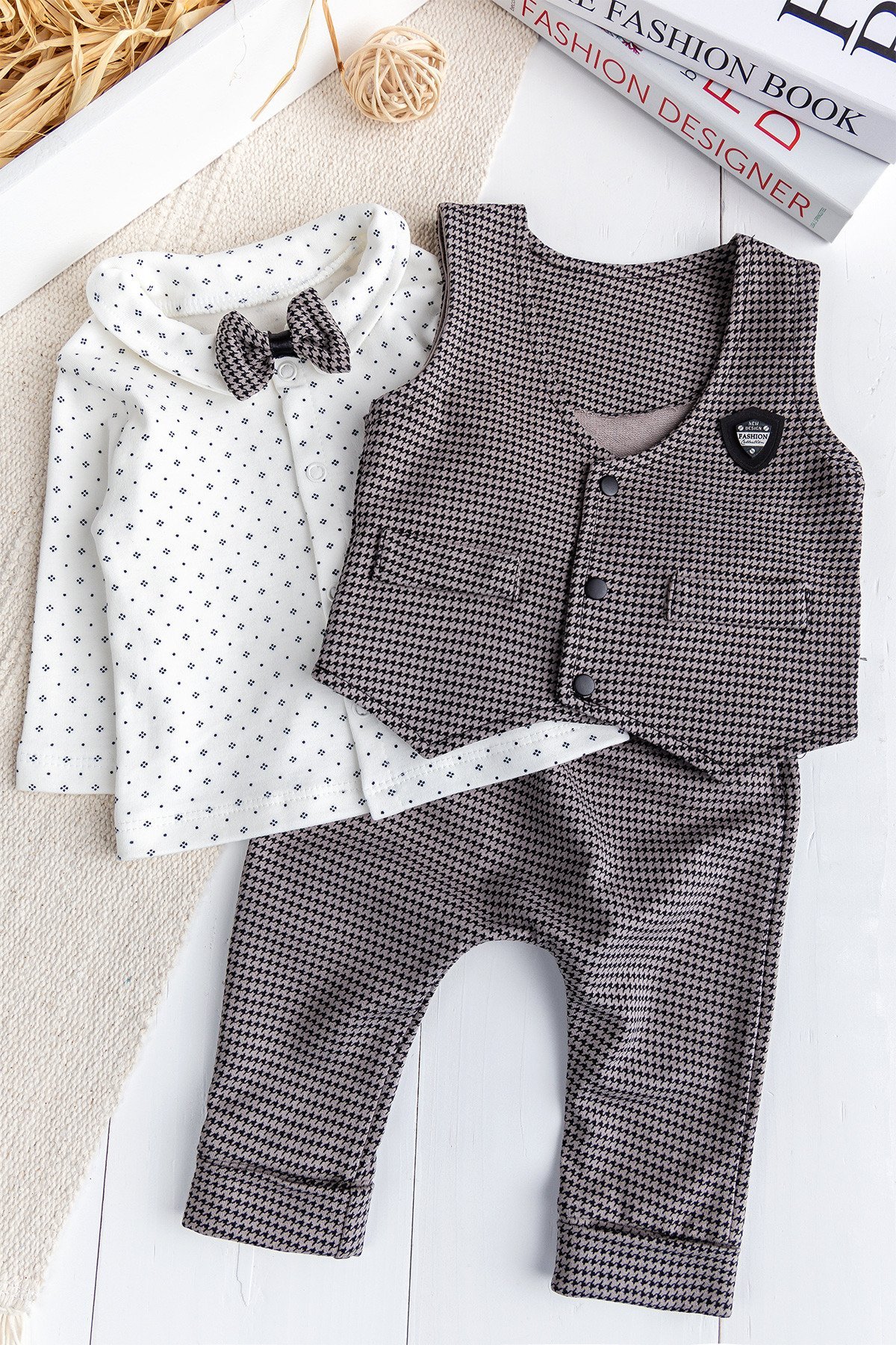 Kaz Ayagı Desenli Yelekli  Papyonlu 4'lü Erkek Bebek Takım Set Şık Özel Gün