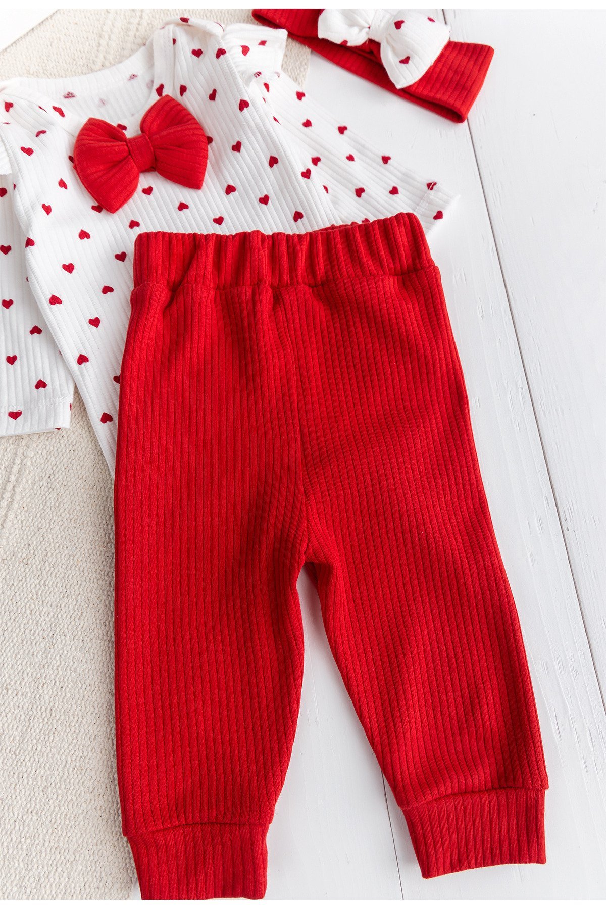 Minik Kalp Desenli Bandanalı 3'lü Kız Bebek Takım