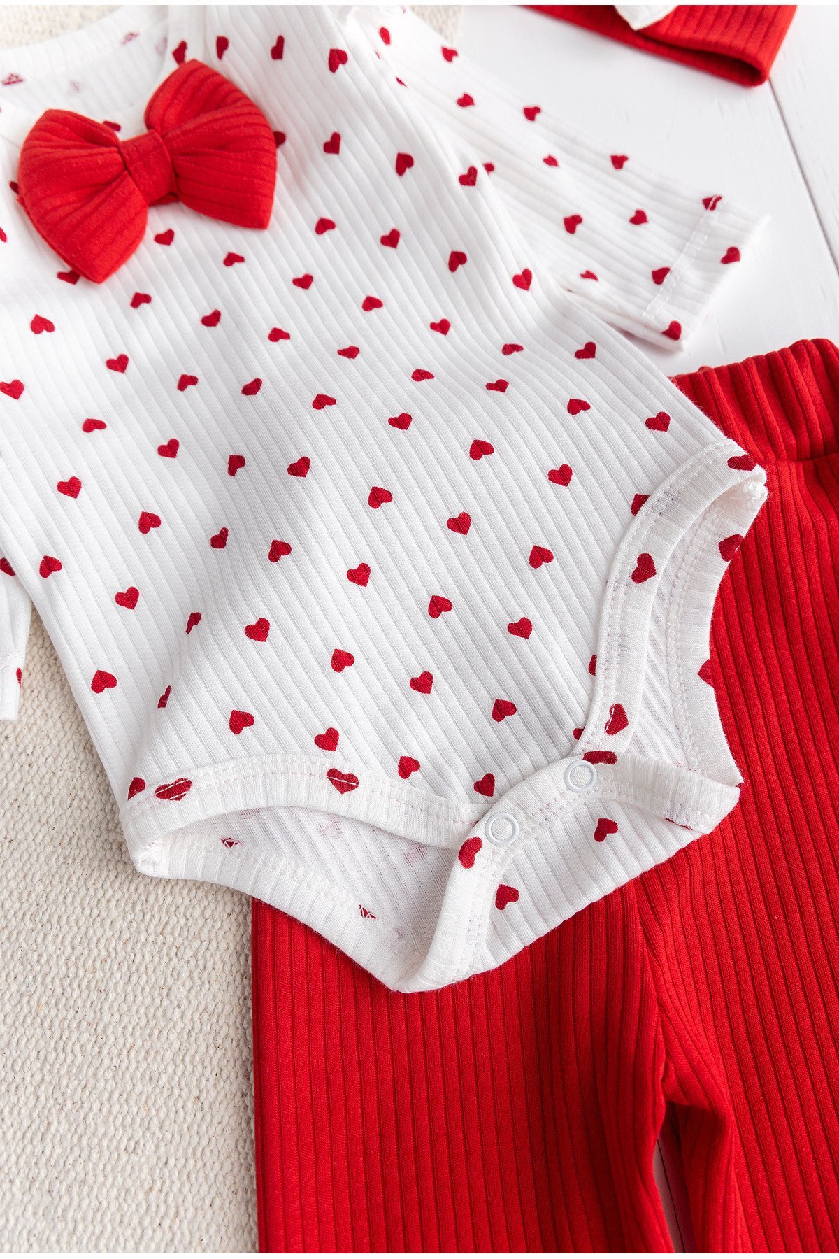 Minik Kalp Desenli Bandanalı 3'lü Kız Bebek Takım