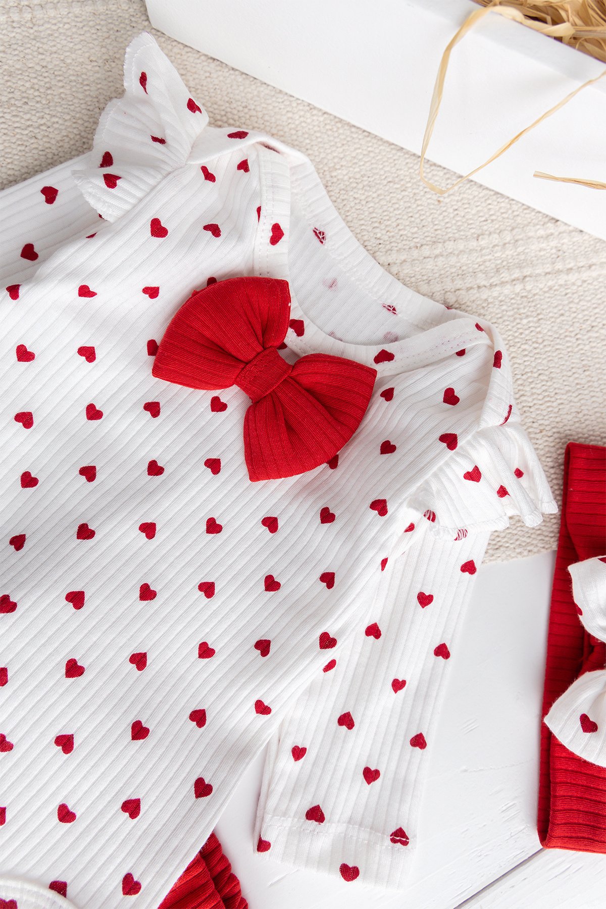 Minik Kalp Desenli Bandanalı 3'lü Kız Bebek Takım