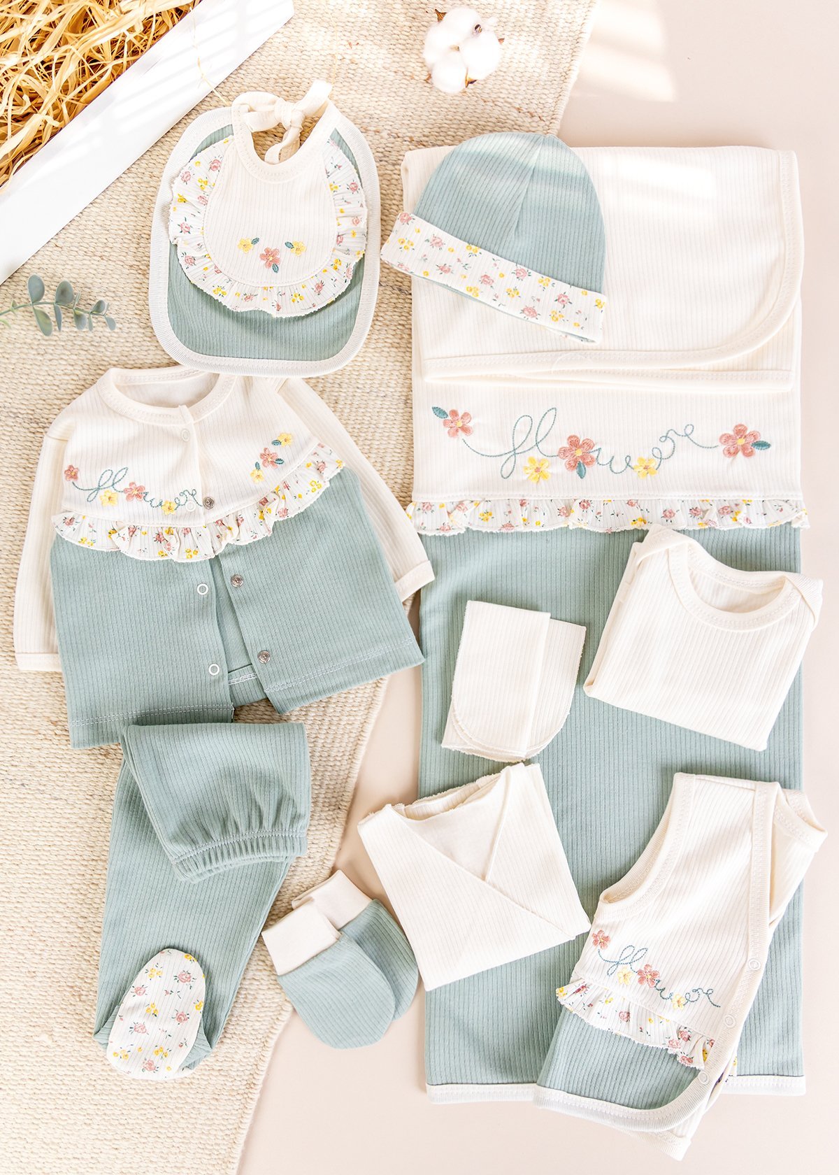 Çiçek Nakışlı Fırfırlı Pamuklu 10 Parça Kız Bebek Hastane Çıkışı Bebek Takımı