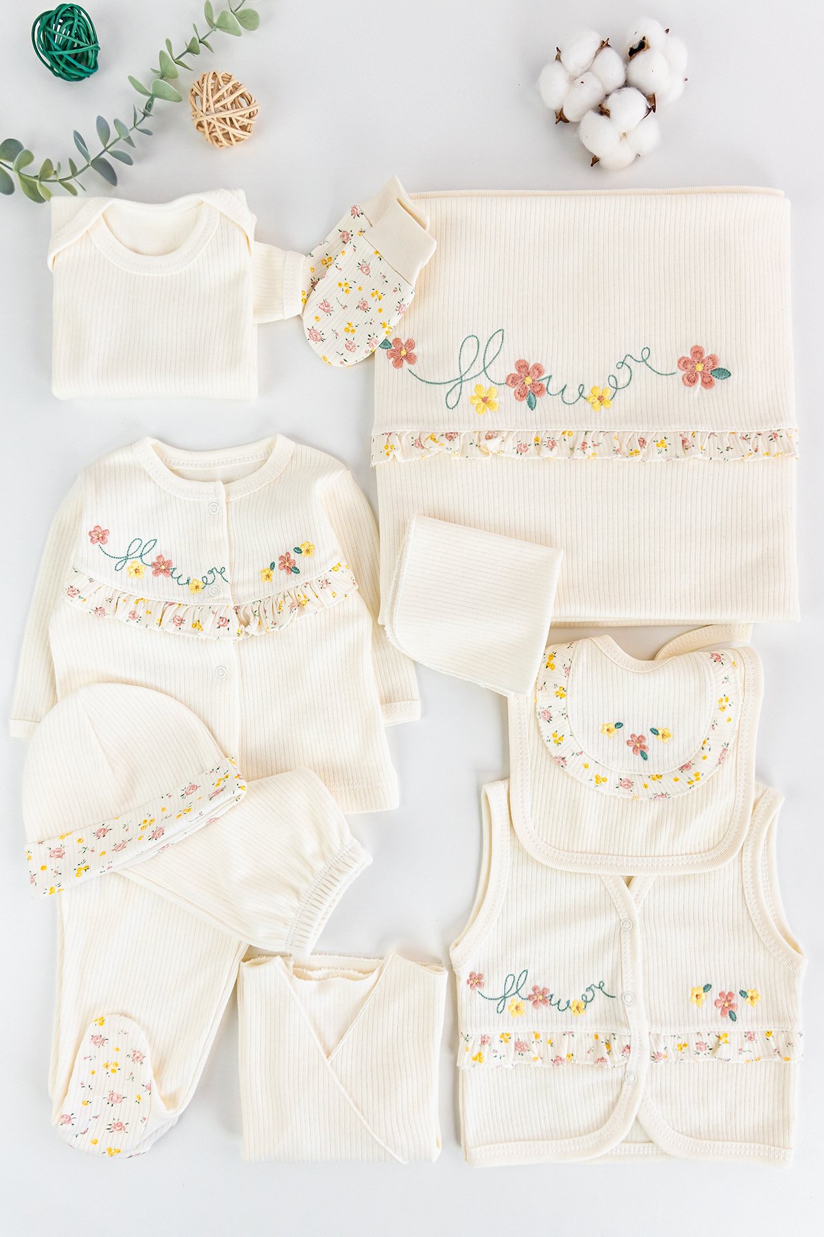 Çiçek Nakışlı Fırfırlı Pamuklu 10 Parça Kız Bebek Hastane Çıkışı Bebek Takımı