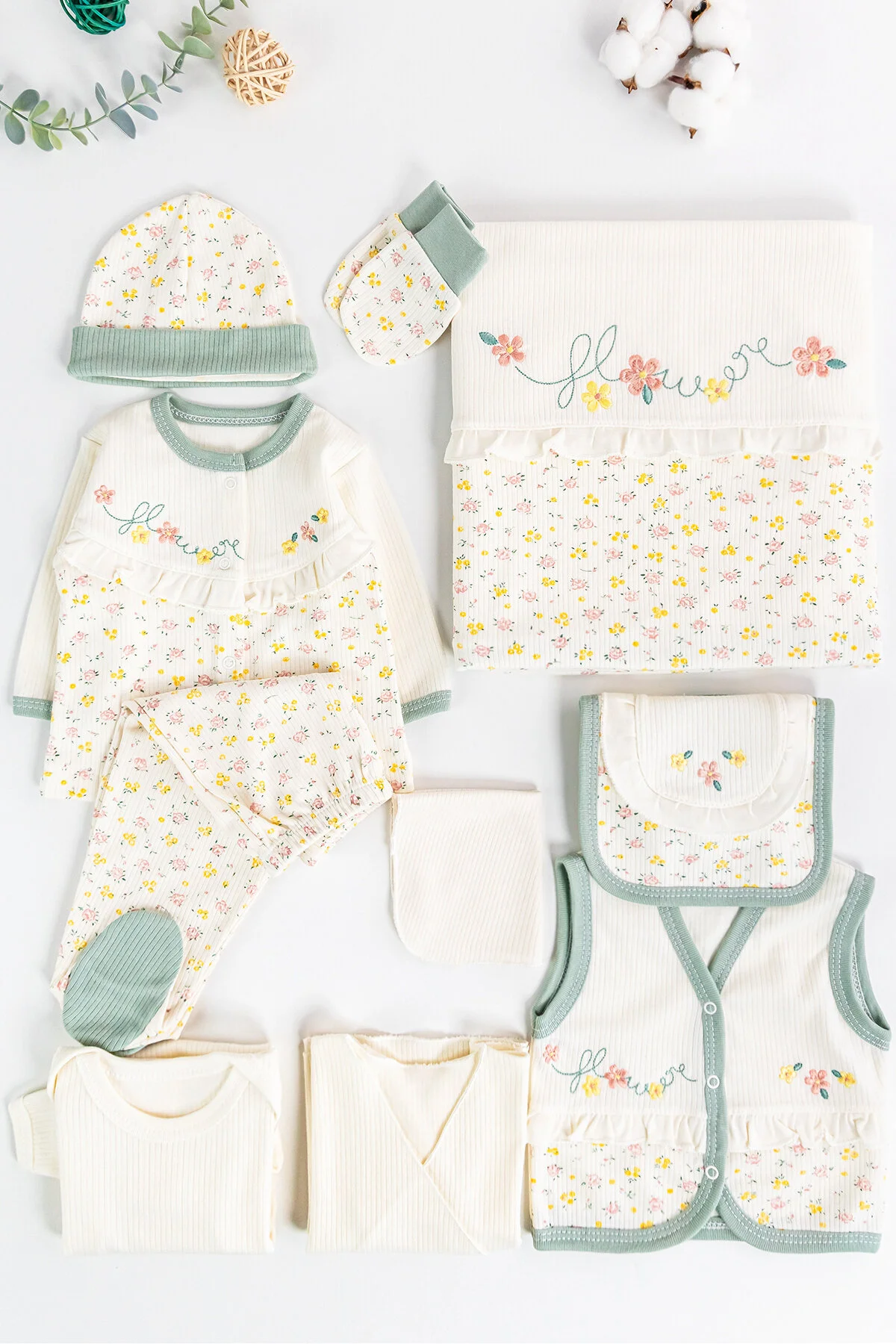 Çiçek Nakışlı Fırfırlı Pamuklu 10 Parça Kız Bebek Hastane Çıkışı Bebek Takımı
