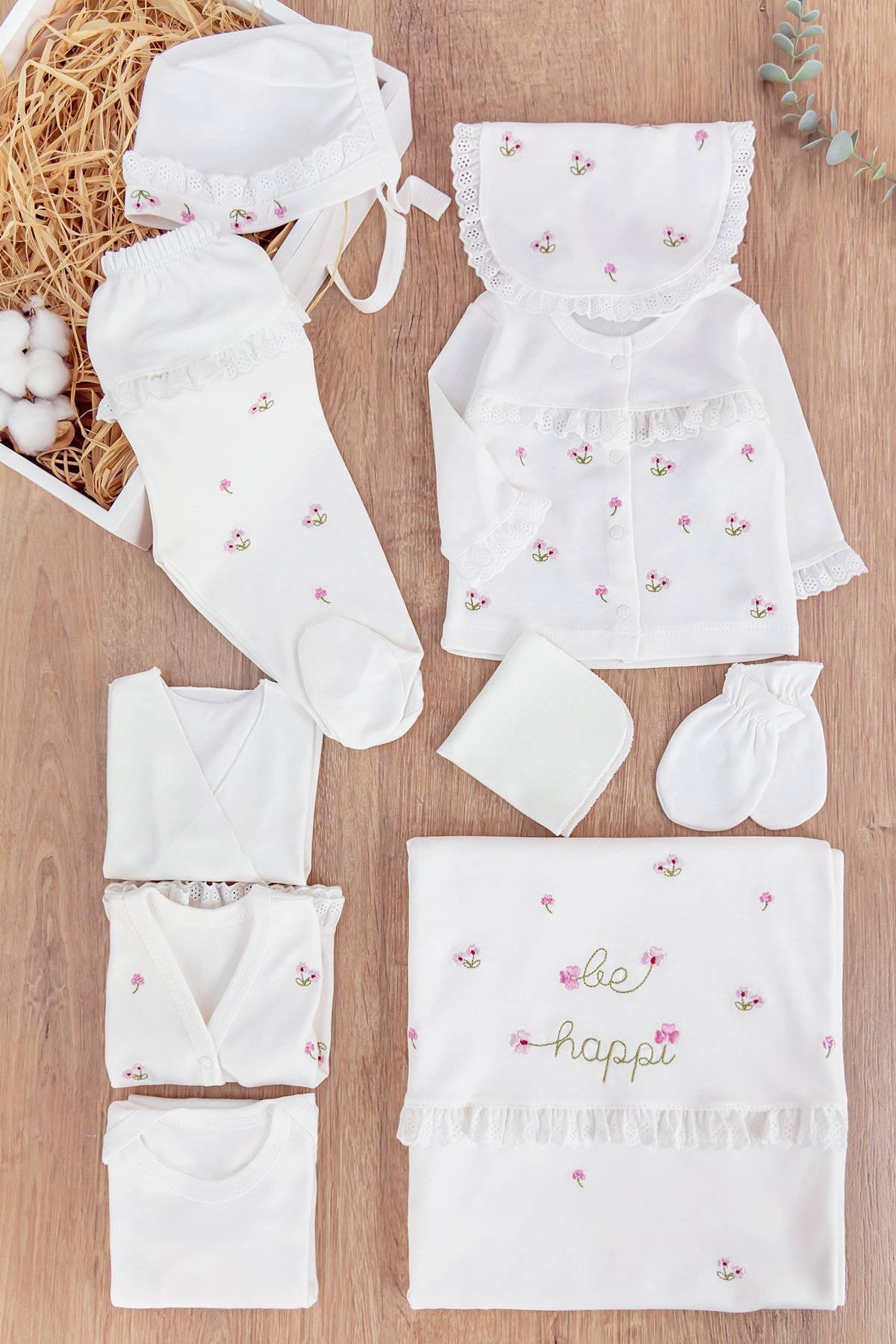 Çiçek İşlemeli Güpürlü Pamuklu 10 Parça Kız Bebek Hastane Çıkışı Bebek Takımı