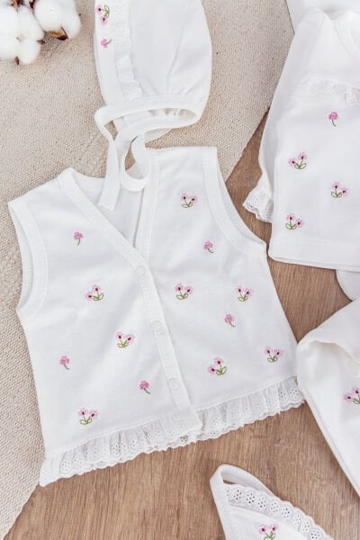 Çiçek İşlemeli Güpürlü Pamuklu 10 Parça Kız Bebek Hastane Çıkışı Bebek Takımı
