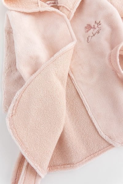 Çiçekli Nakış İşlemeli Fırfırlı 3 Parça Pamuklu Kız Bebek Havlu Bornoz Seti