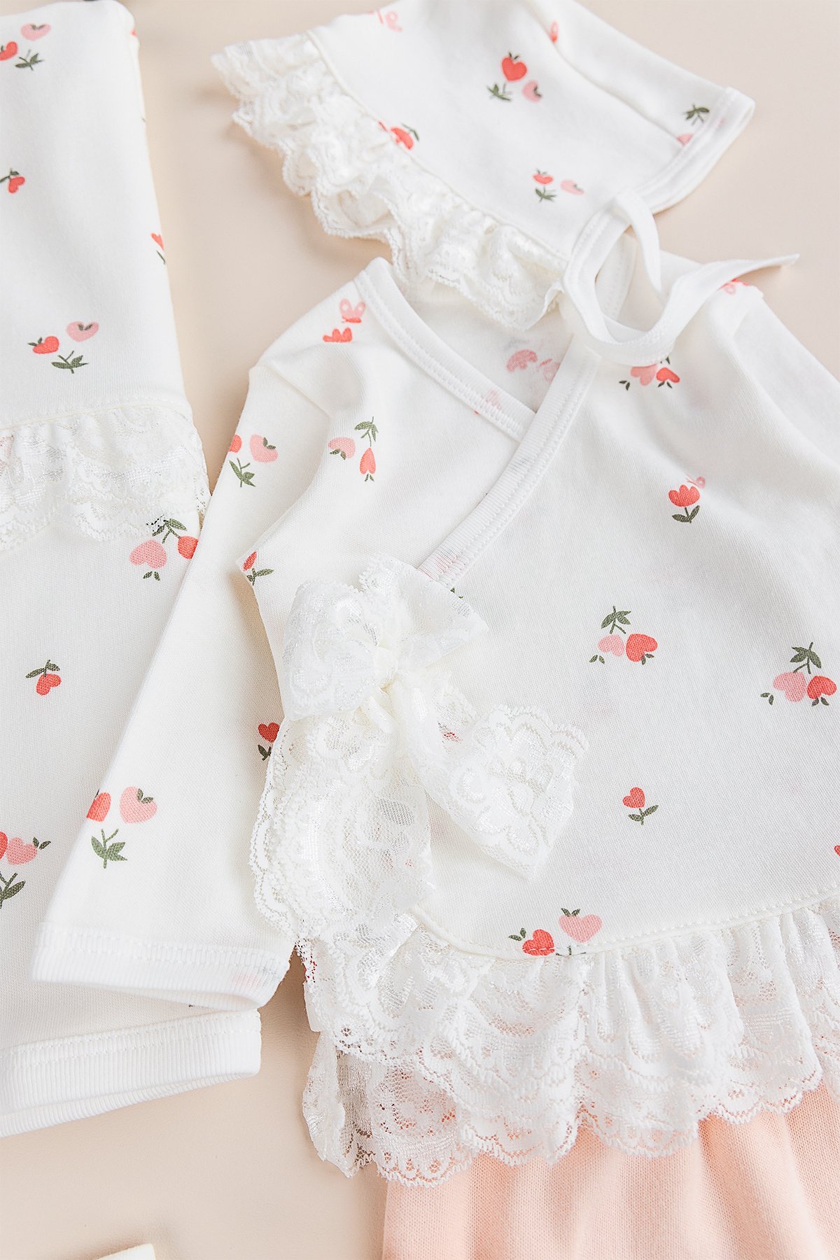 Naturel Çiçek Desenli 8 li Kız Bebek Hastane Çıkşı Bebek Takımı