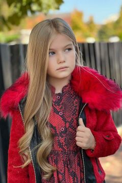 Kız Çocuk Yakası Kürklü Deri Detaylı Peluş Ceket ve Desenli Kırmızı Elbise