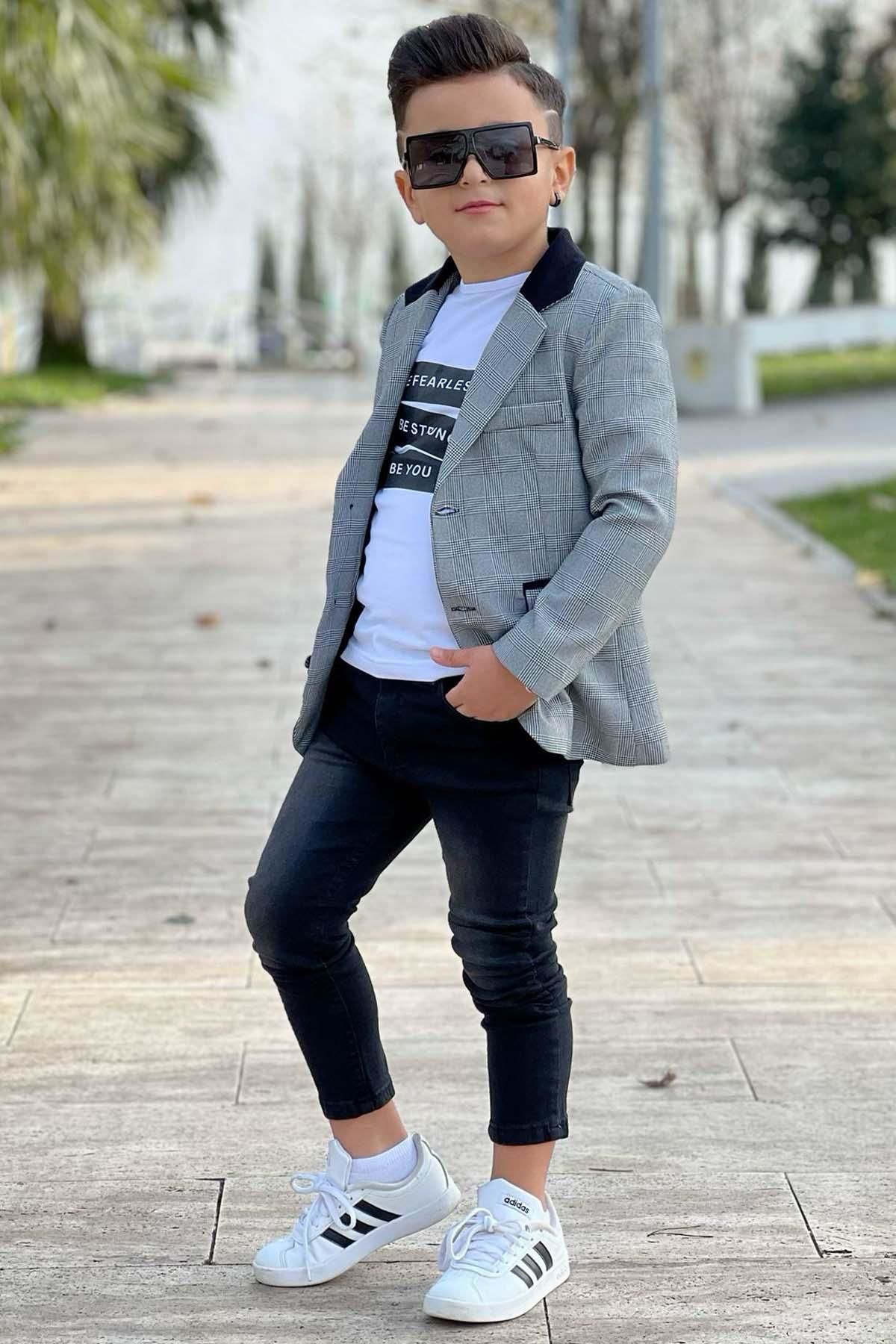 Erkek Çocuk Yazı Baskılı Tişört Sahte Cep Detaylı Kareli Blazer Ceket Siyah Jean Pantolon Alt Üst Takım