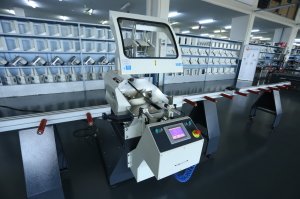 LEO R Otomatik Dijital Önden Çıkma Kesim Makinesi Ø 550 mm