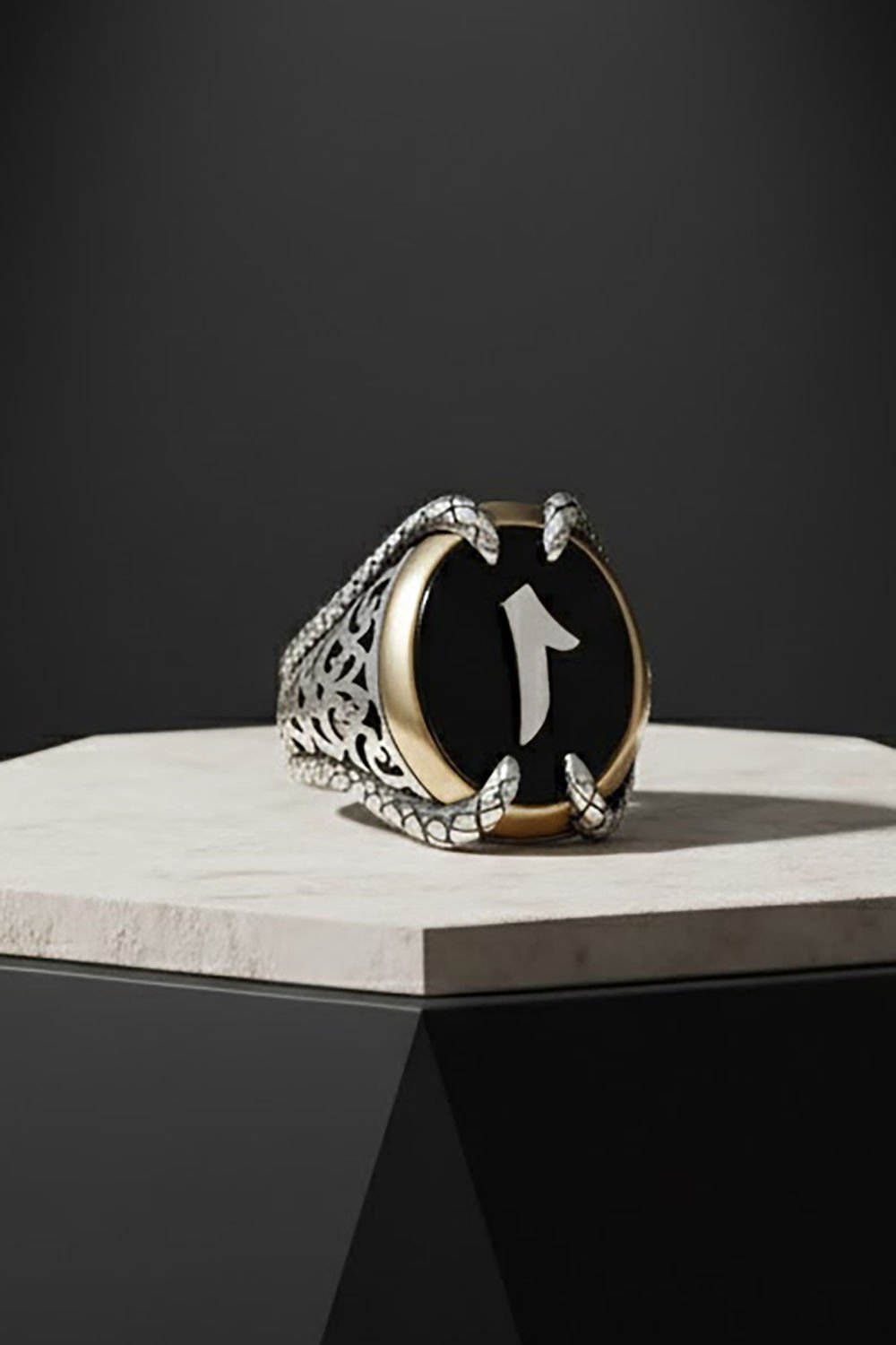 Pençe Model Oniks Taşı Üzeri Elif Yüzük