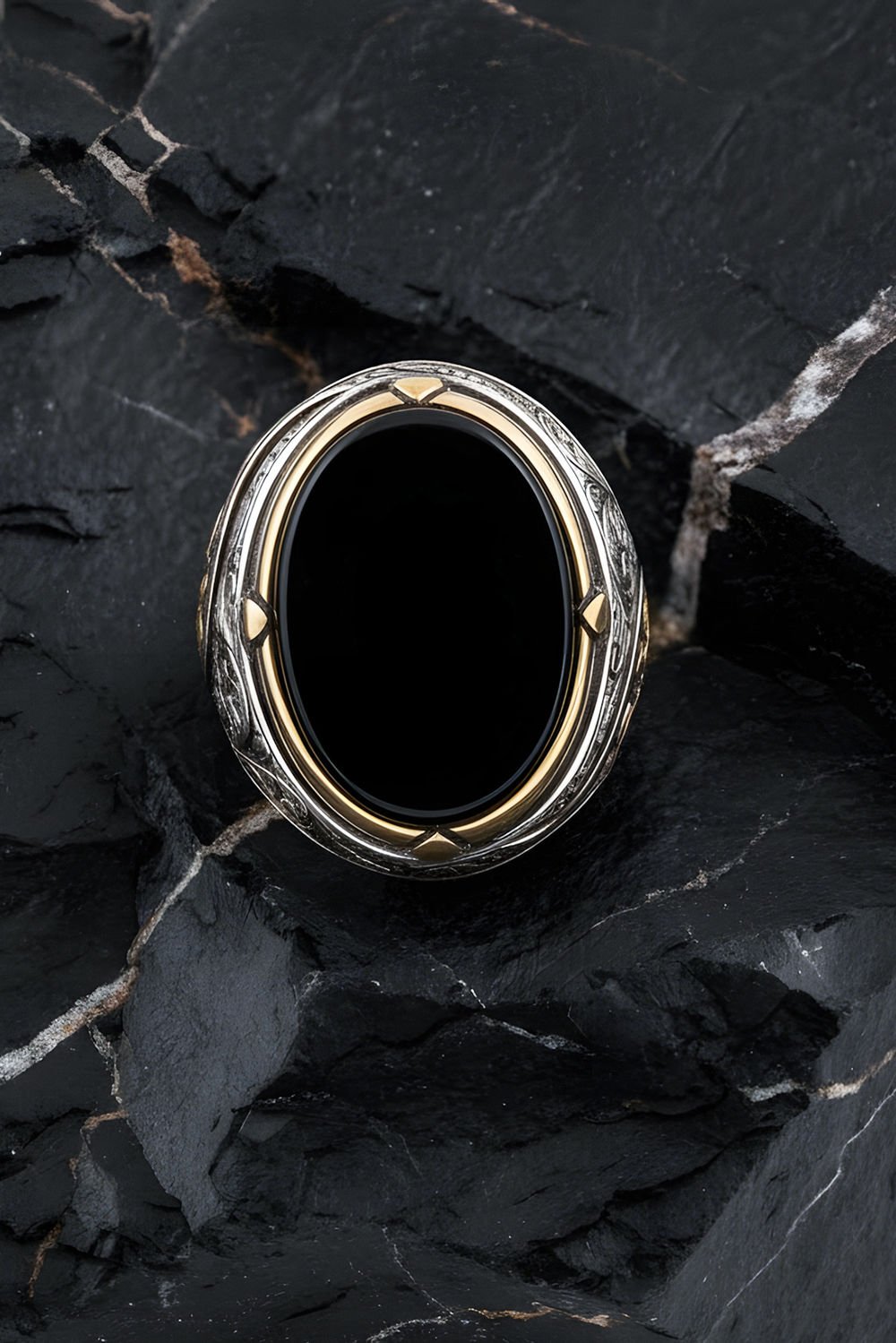 Oniks Taşlı Büyük Boy Gravür Sarmaşık Yüzük