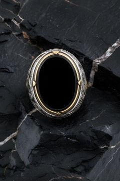 Oniks Taşlı Büyük Boy Gravür Sarmaşık Yüzük