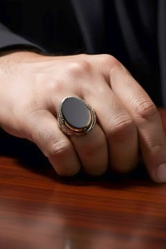 Oniks Taşlı Büyük Boy Gravür Sarmaşık Yüzük