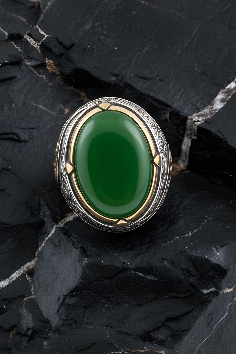 Yeşil Akik Büyük Boy Gravür Sarmaşık Gümüş Yüzük