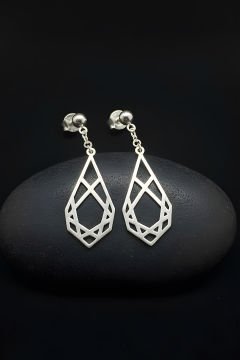 Geometrik Desenli Sallantılı Gümüş Küpe