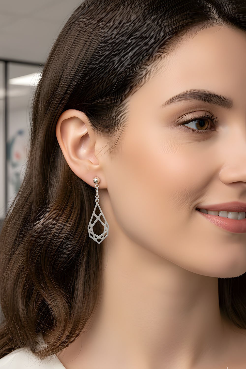 Geometrik Desenli Sallantılı Gümüş Küpe