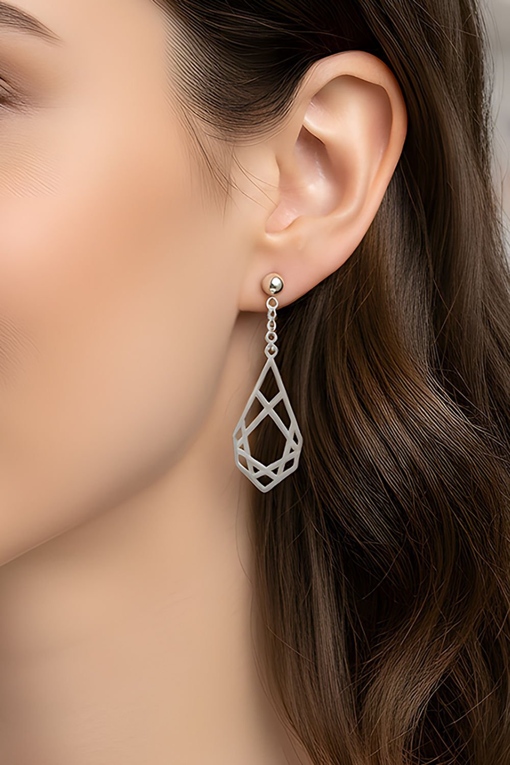 Geometrik Desenli Sallantılı Gümüş Küpe