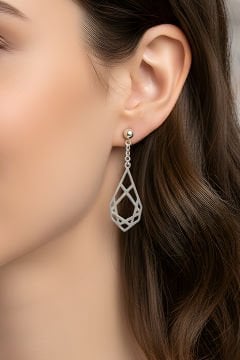 Geometrik Desenli Sallantılı Gümüş Küpe