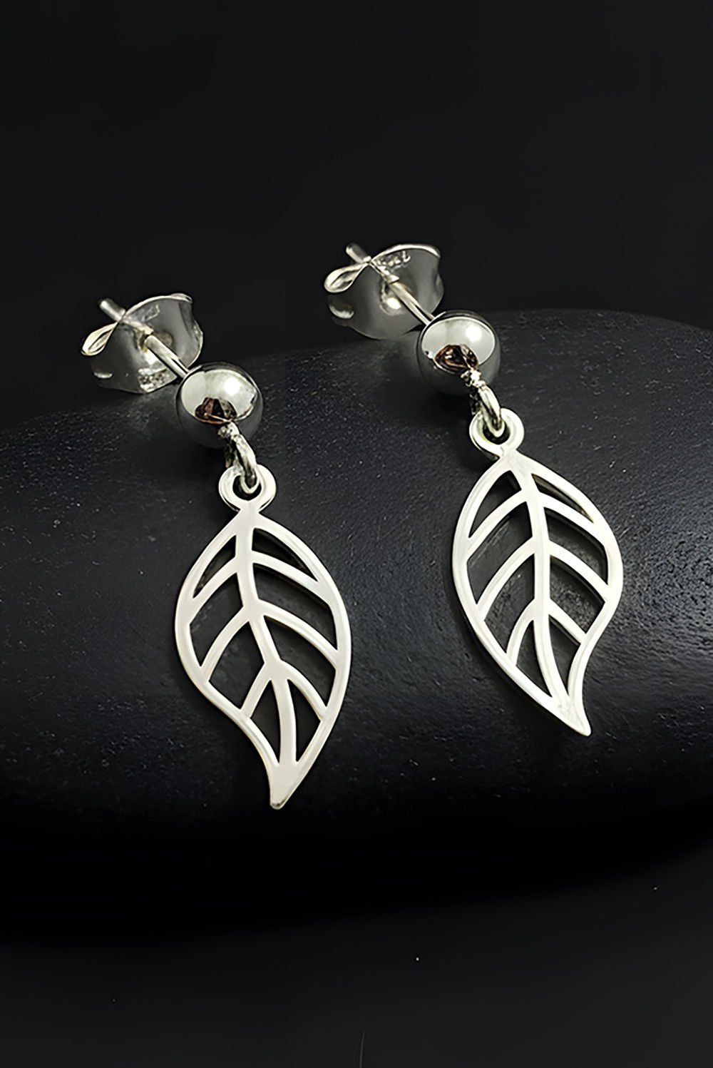 Yaprak Model Gümüş Küpe