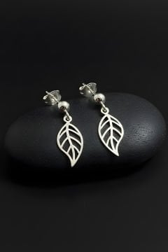 Yaprak Model Gümüş Küpe