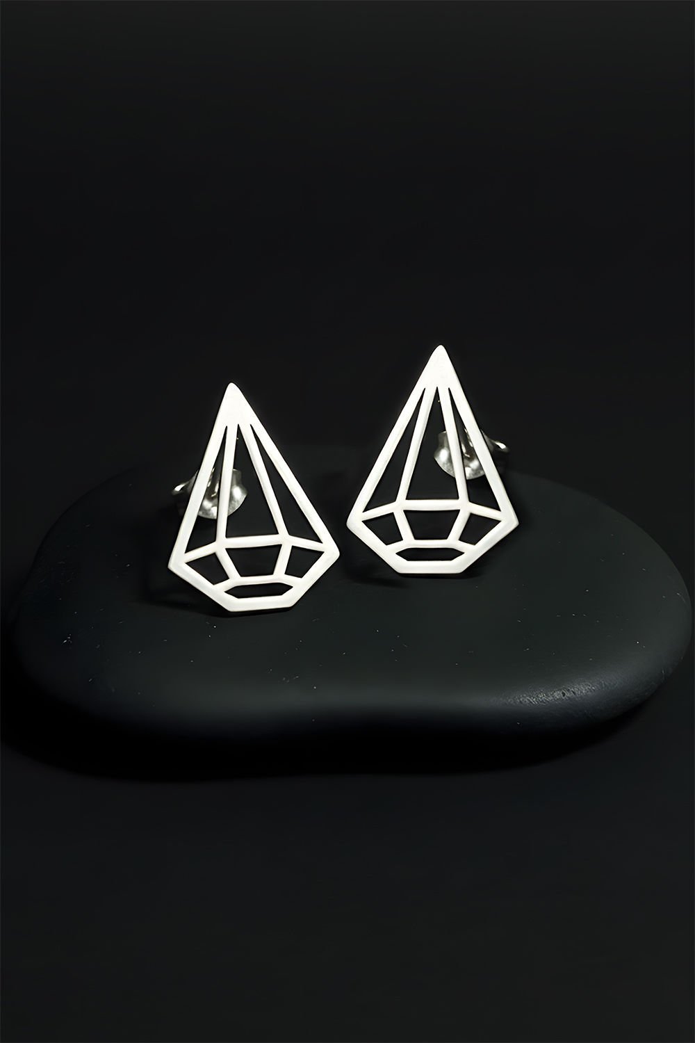 Elmas Model Gümüş Küpe