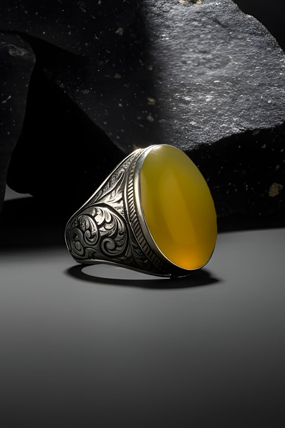 Sarı Akik Taşlı Gravür Desenli Gümüş Yüzük