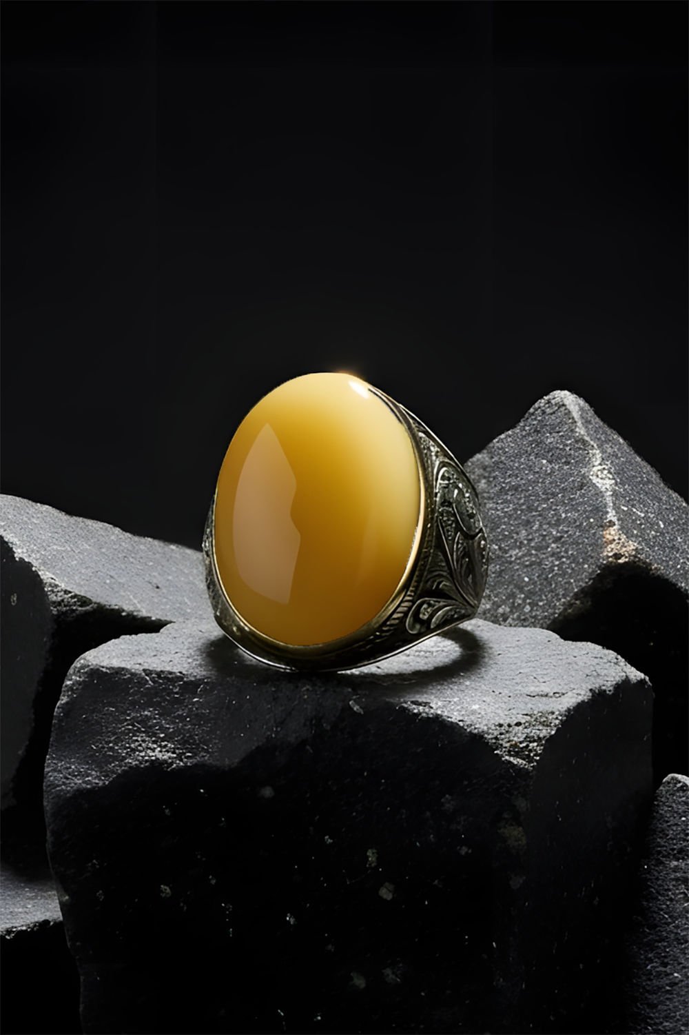 Sarı Akik Taşlı Gravür Desenli Gümüş Yüzük