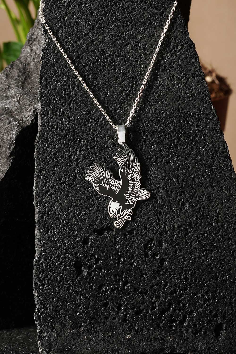 Kartal Model Siyah Mineli Gümüş Kolye