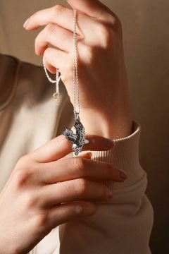 Kartal Model Siyah Mineli Gümüş Kolye