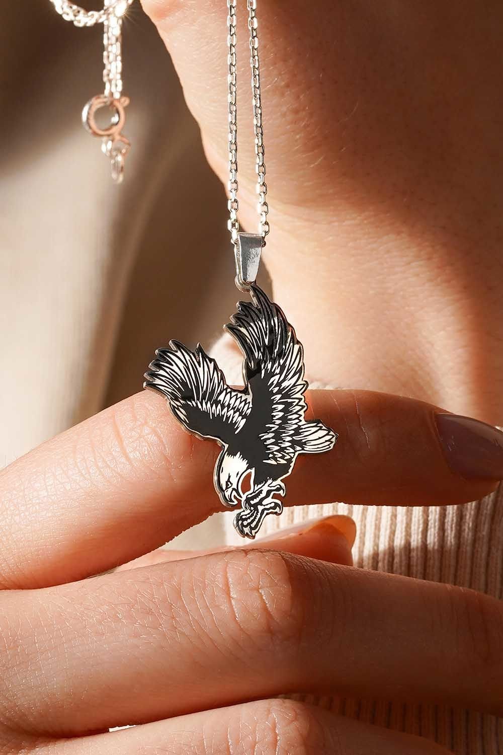 Kartal Model Siyah Mineli Gümüş Kolye