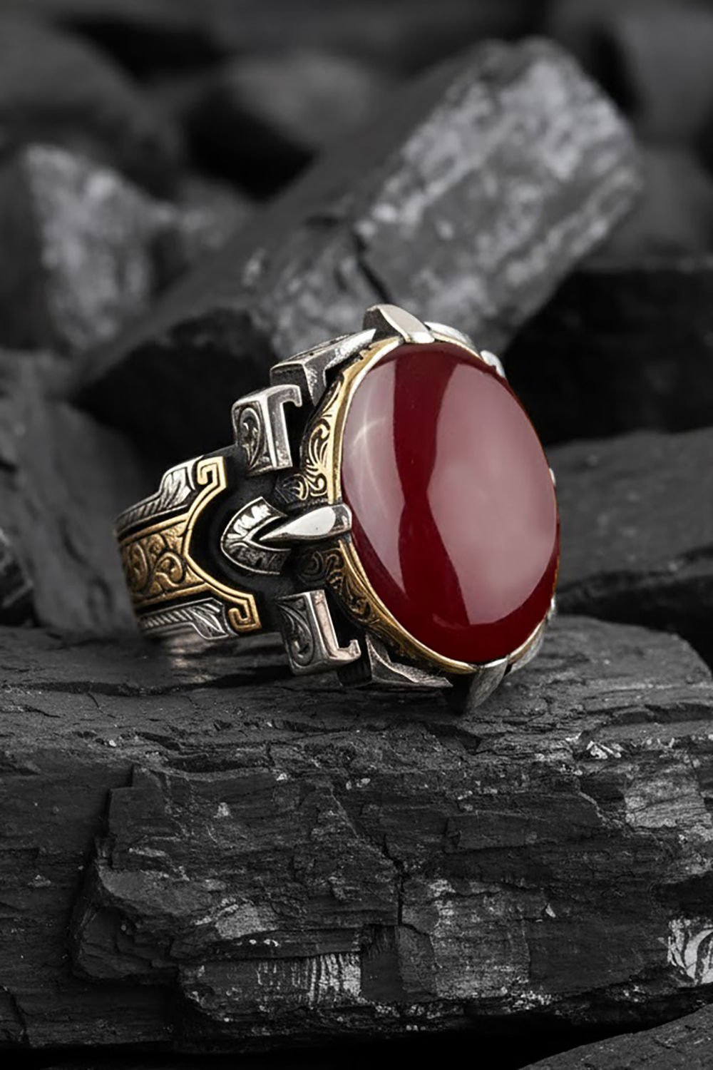 Kalem İşleme Akik Taşlı Erkek Yüzüğü