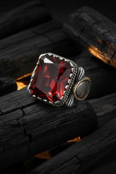 Kırmızı Zirkon Taşlı Gümüş Yüzük