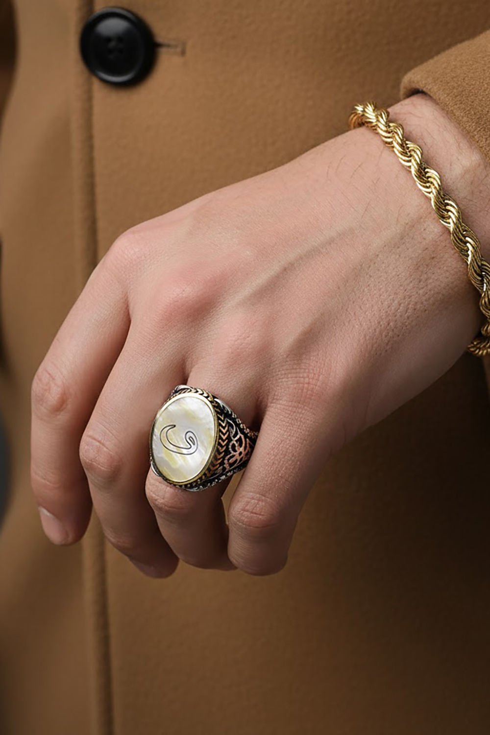 Sedef Taşı Üzerine Vav Gümüş Erkek Yüzük