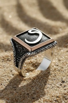 Kare Model Vav Harfli Gümüş Yüzük