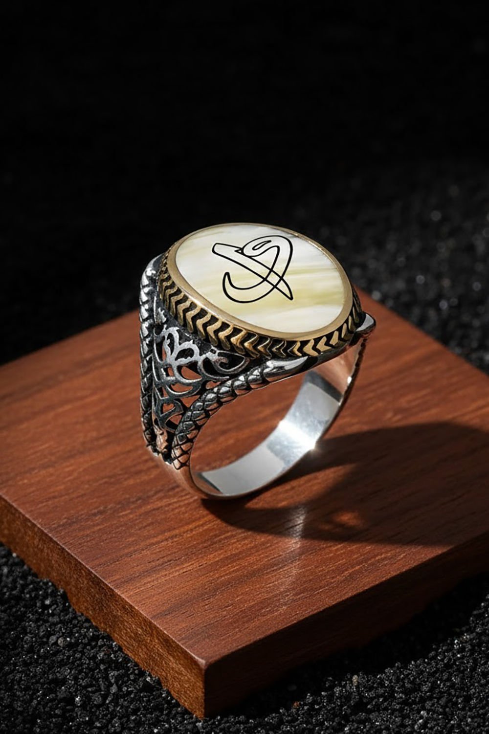 Sedef Taşı Üzerine Vav Elif Gümüş Erkek Yüzük