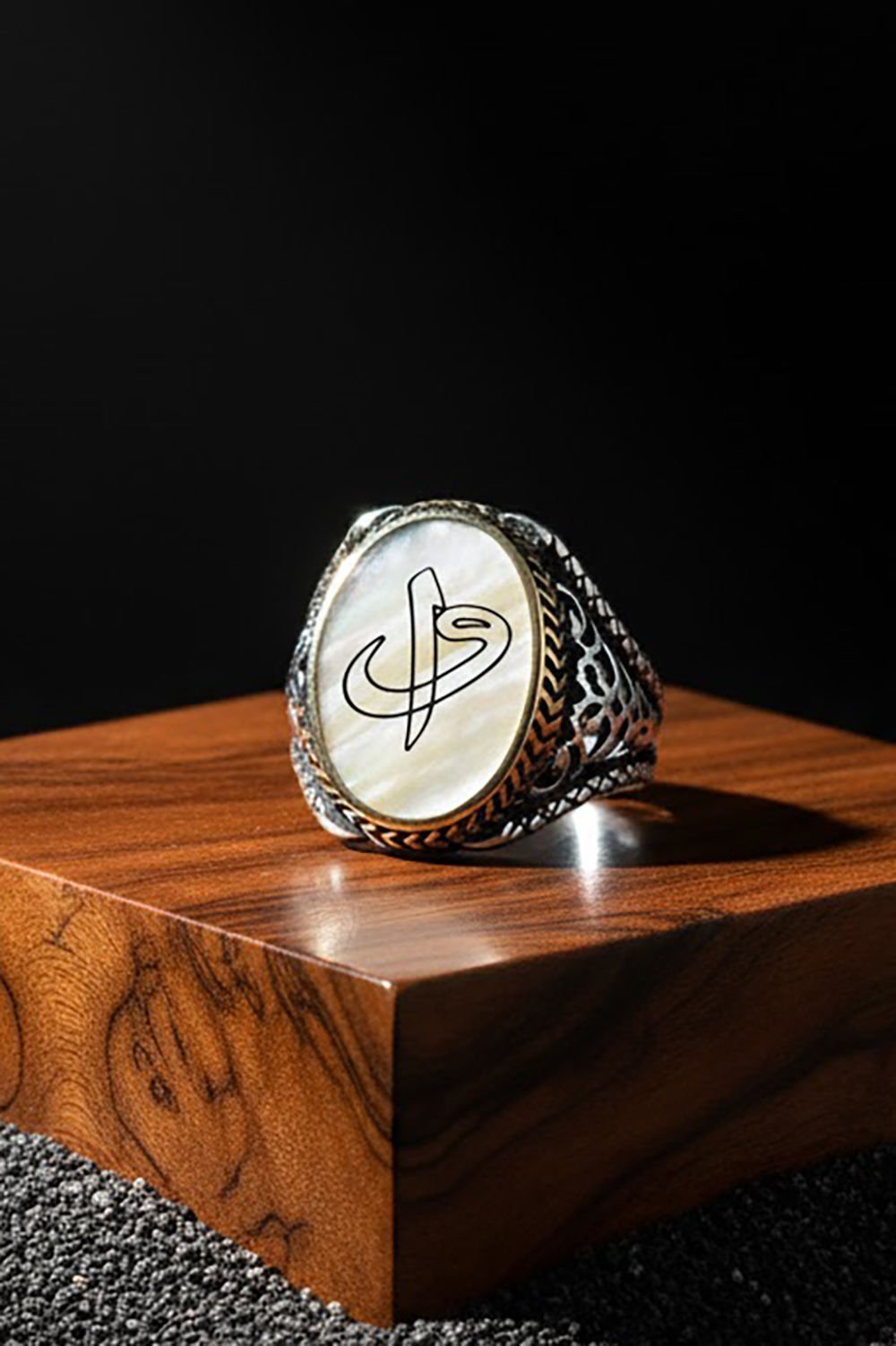 Sedef Taşı Üzerine Vav Elif Gümüş Erkek Yüzük