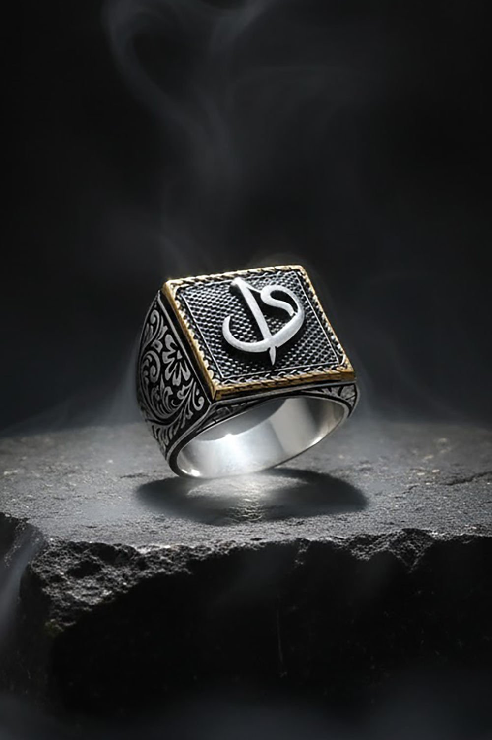 Kare Model Kalem İşlemeli Vav Elif Desenli Yüzük