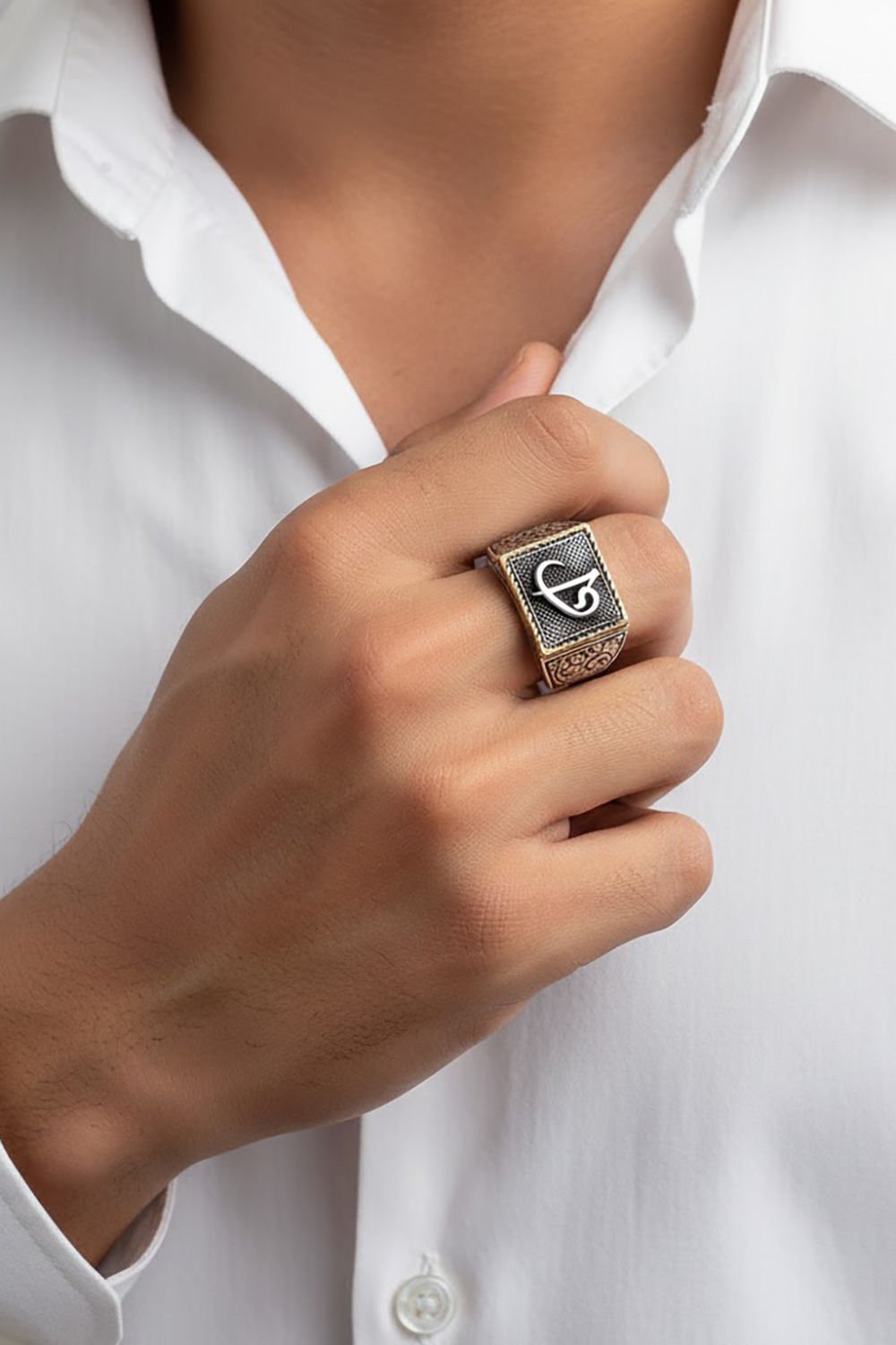 Kare Model Kalem İşlemeli Vav Elif Desenli Yüzük