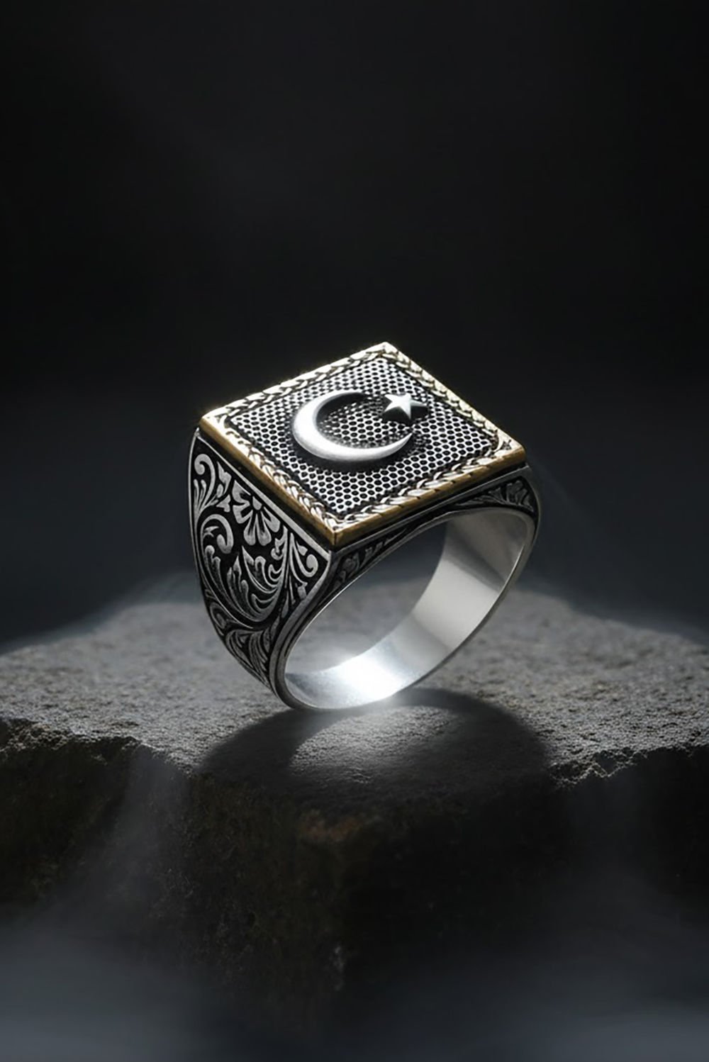 Kare Model Kalem İşlemeli Ay Yıldız Desenli Yüzük