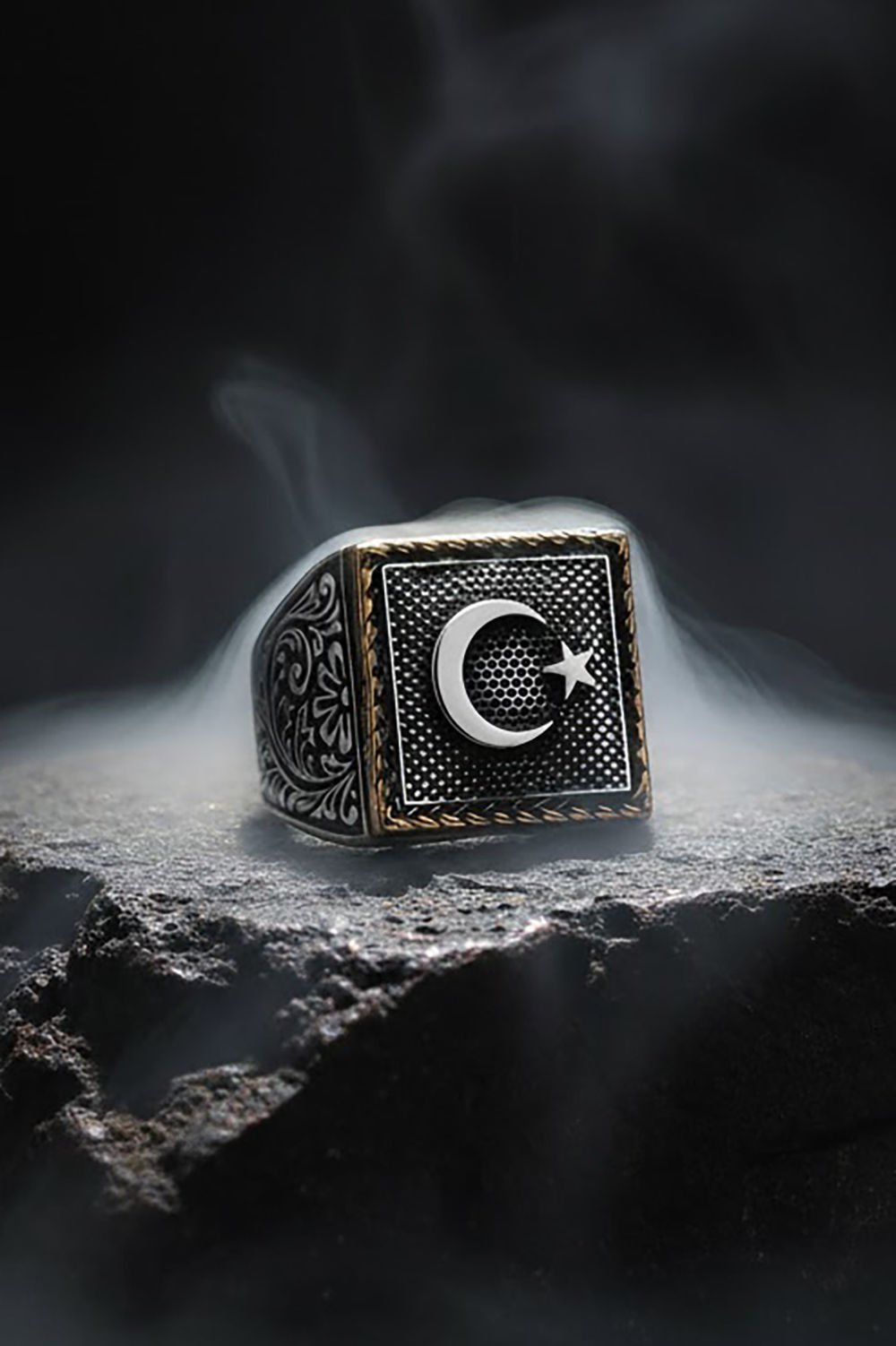 Kare Model Kalem İşlemeli Ay Yıldız Desenli Yüzük