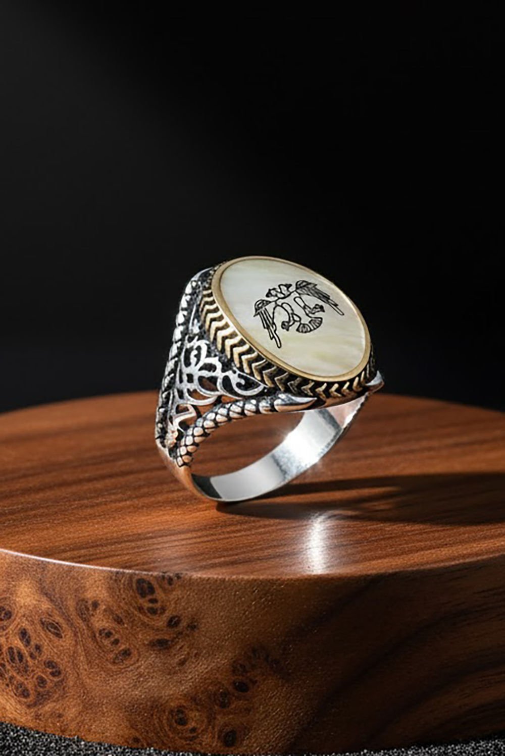 Sedef Taşı Üzerine Selçuklu Kartalı Yüzük