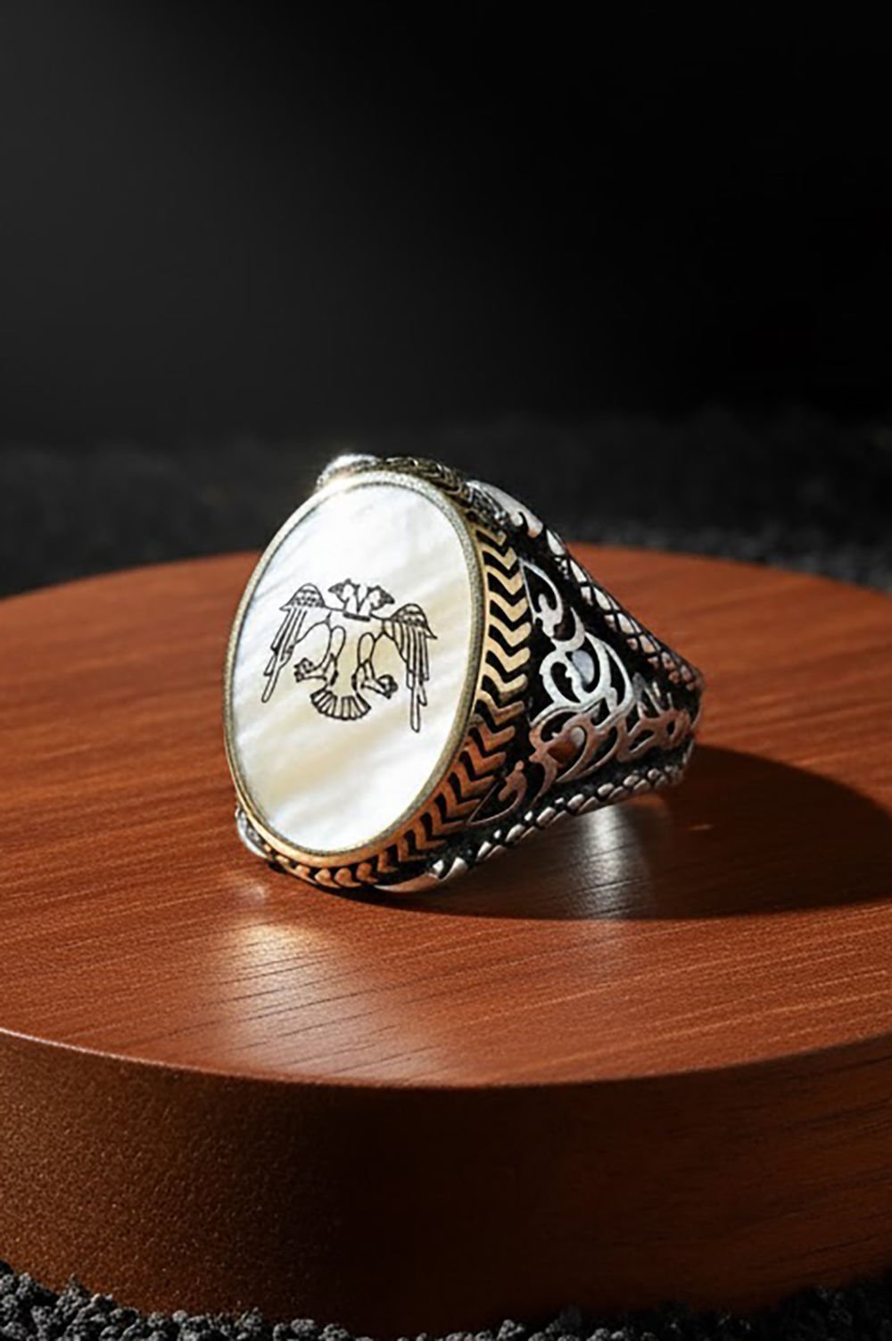 Sedef Taşı Üzerine Selçuklu Kartalı Yüzük