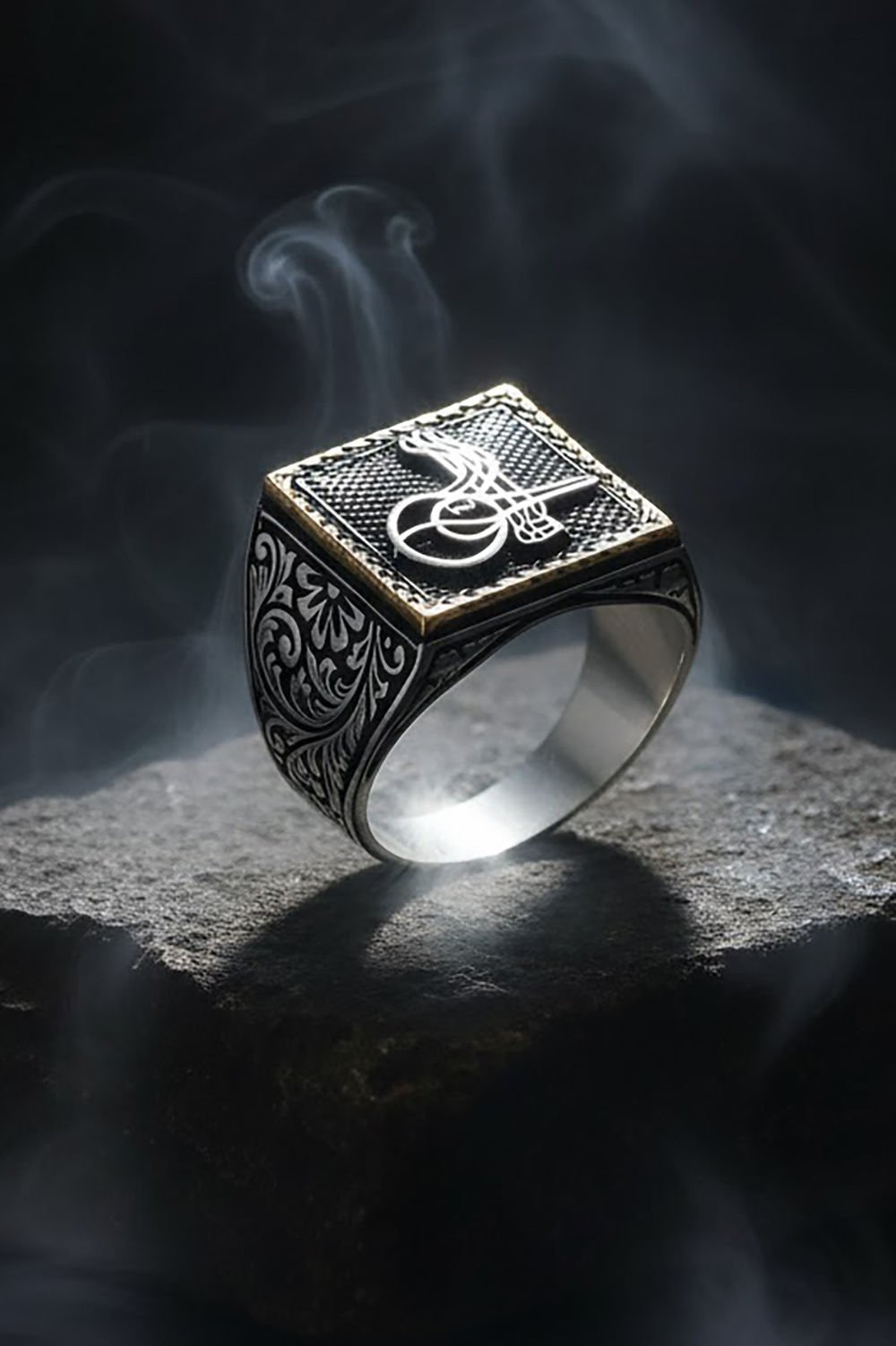 Kare Model Kalem İşlemeli Tuğra Desenli Yüzük