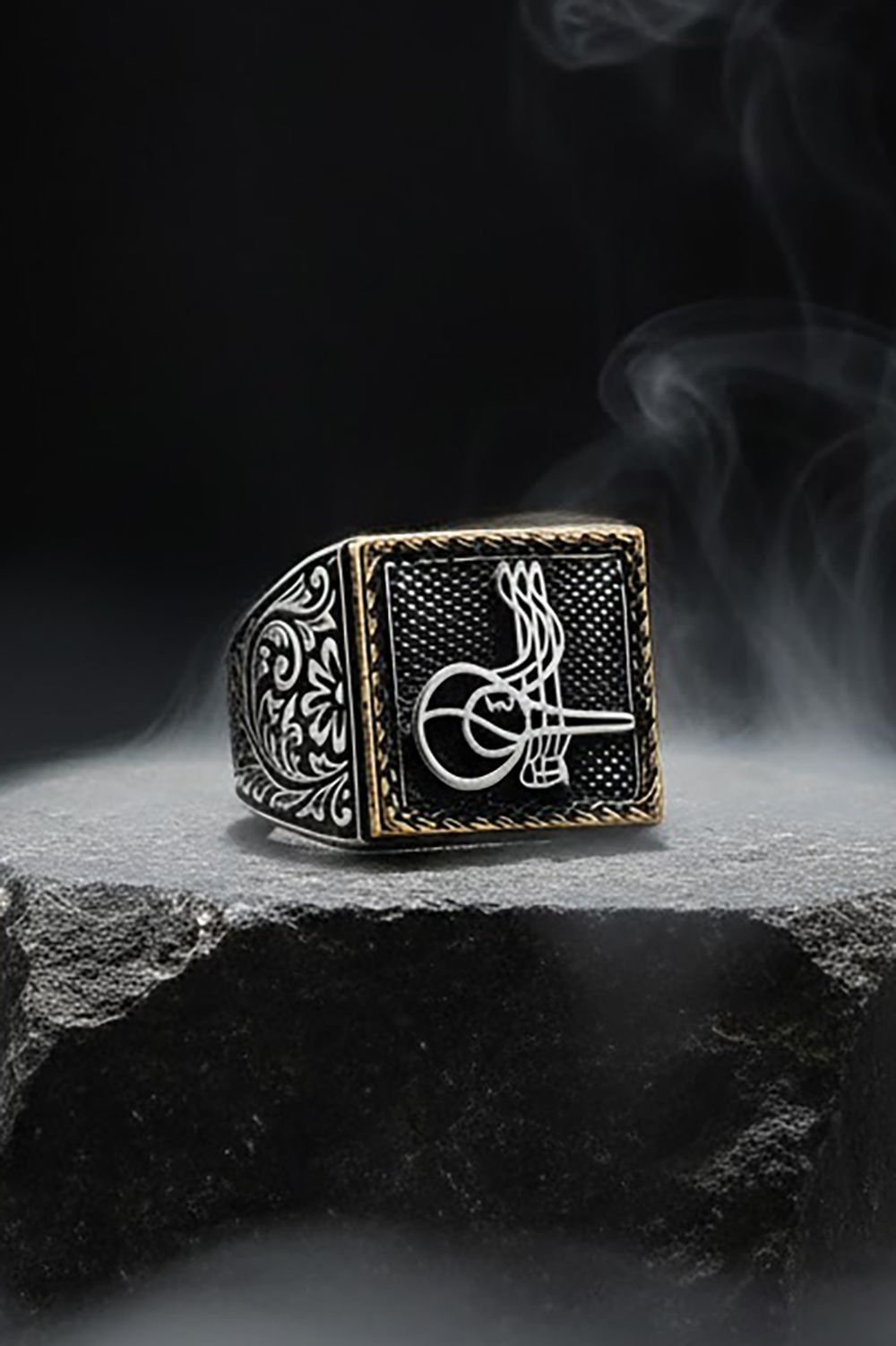 Kare Model Kalem İşlemeli Tuğra Desenli Yüzük