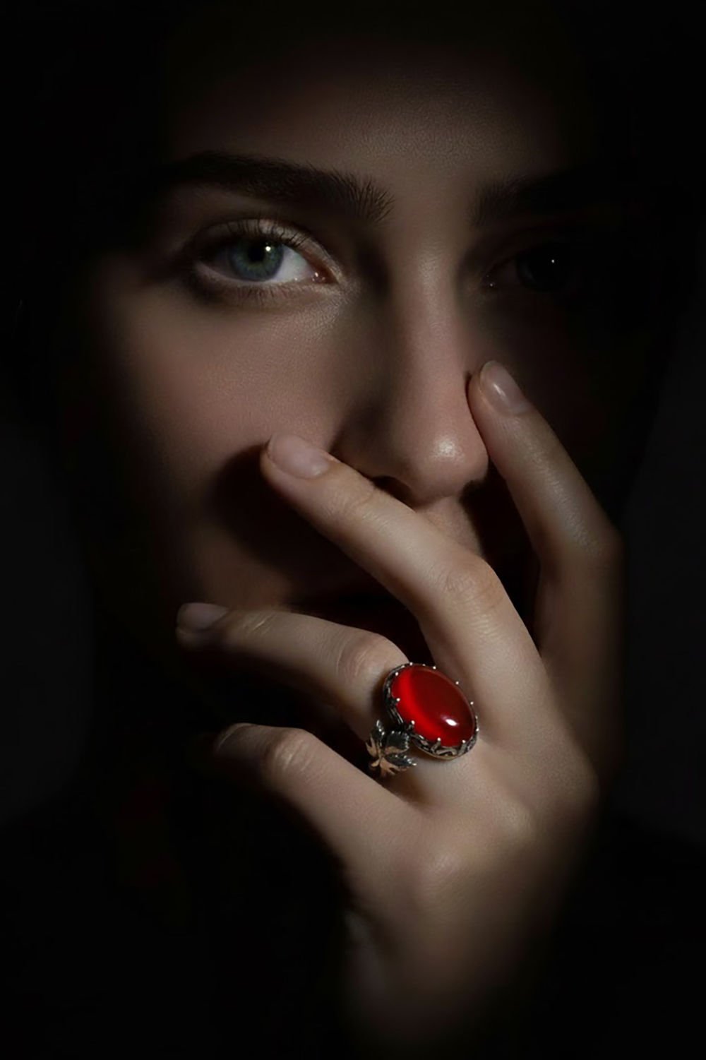 Çınar Yaprağı Model Akik Taşlı El İşi Gümüş Yüzük