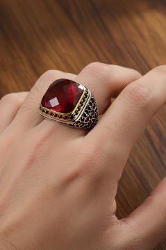 Sarmaşık İşlemeli Kırmızı Zirkon Taşlı Yüzük